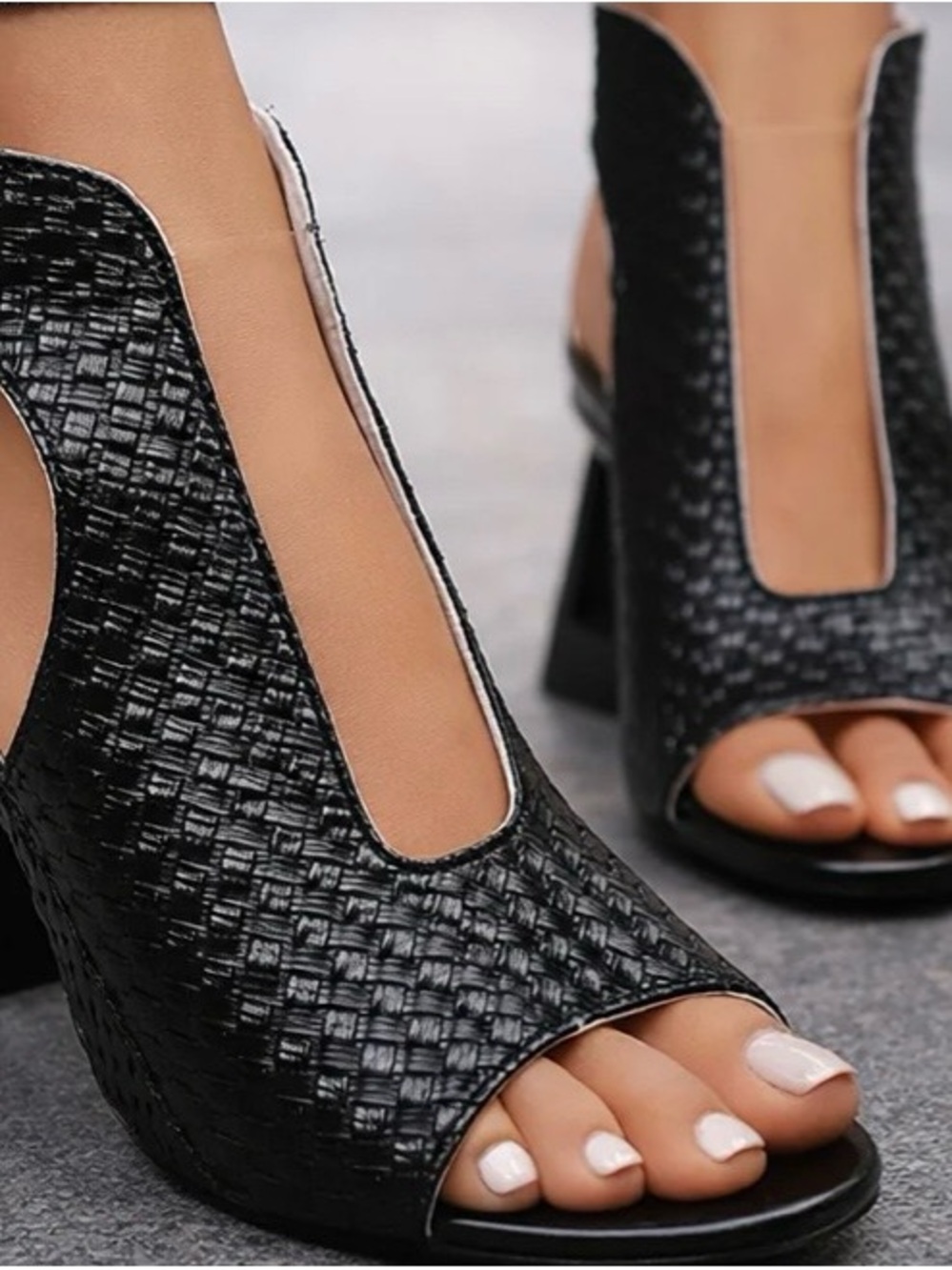 Women’s Black Open-Toe Textured Block Heel Sandals